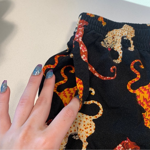 Urban Urban Outfitters Hayden Souvenir Shorts Cat tiger  US SZ Small - Picture 5 of 6